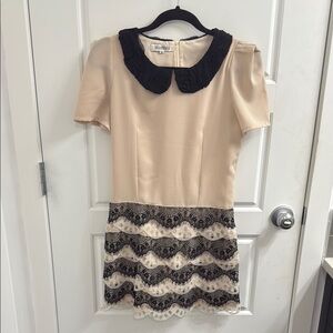 MaxMara Size medium Cream Sheath Mini Dress with Peter Pan Collar Lace Scallop